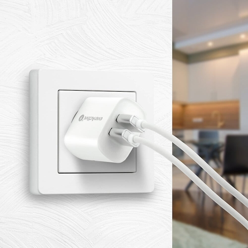 Ładowarka z dwoma gniazdami USB w gniazdku ściennym